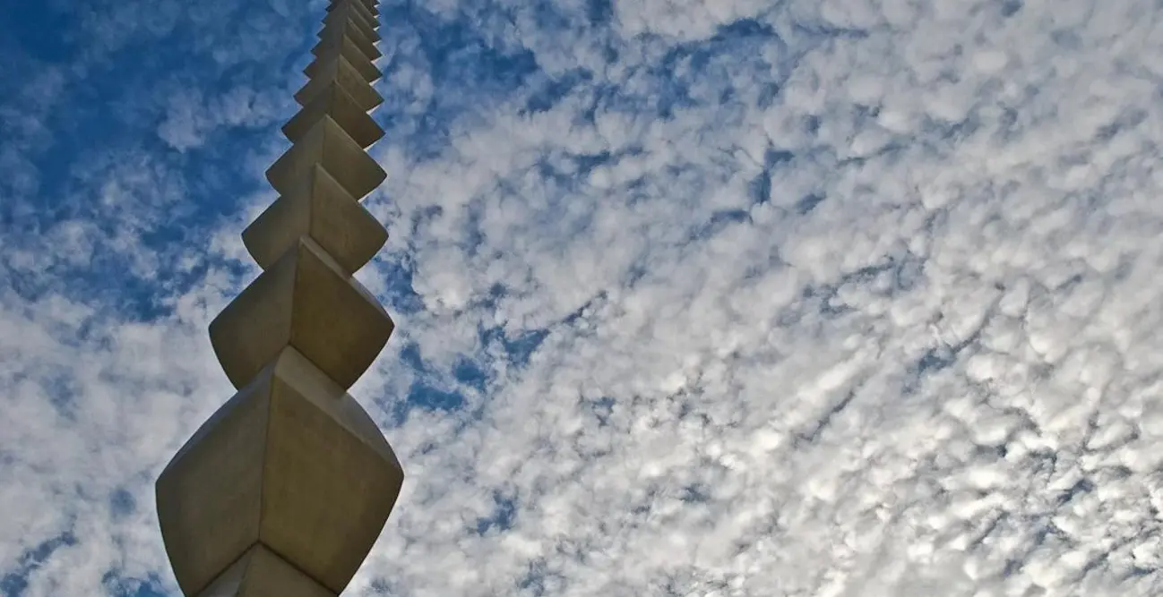 Columna Infinita, a 1918 sculpture by Constantin Brâncuși (1876-1957)